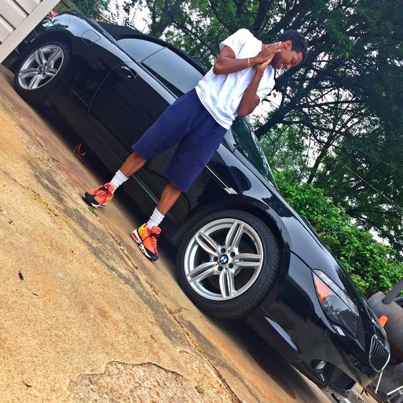 Meet your Posher, Lorenzo - Picture 1 of 1